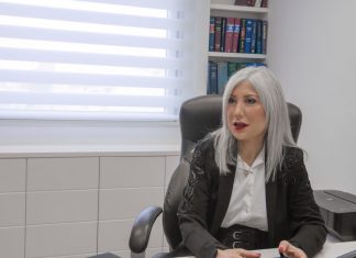 הקשר עם המורה הצעיר הפך לרומנטי